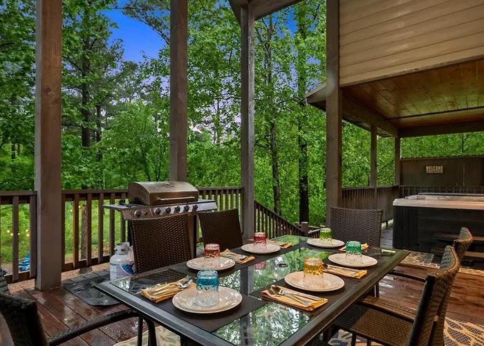 King Suite! Hot Tub, Arcade Games, L2 Ev, Fire Pit, Kids Playset, Ping Pong, Dog Friendly