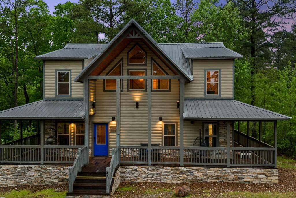 King Suite! Hot Tub, Arcade Games, L2 Ev, Fire Pit, Kids Playset, Ping Pong, Dog Friendly * Broken Bow