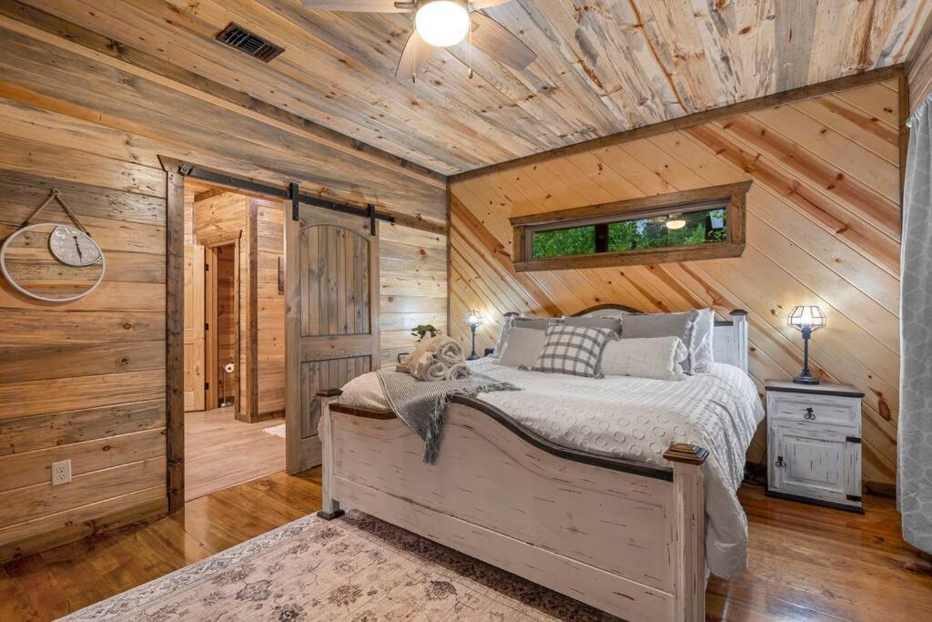 King Suite! Hot Tub, Arcade Games, L2 Ev, Fire Pit, Kids Playset, Ping Pong, Dog Friendly Hébergement de vacances Broken Bow