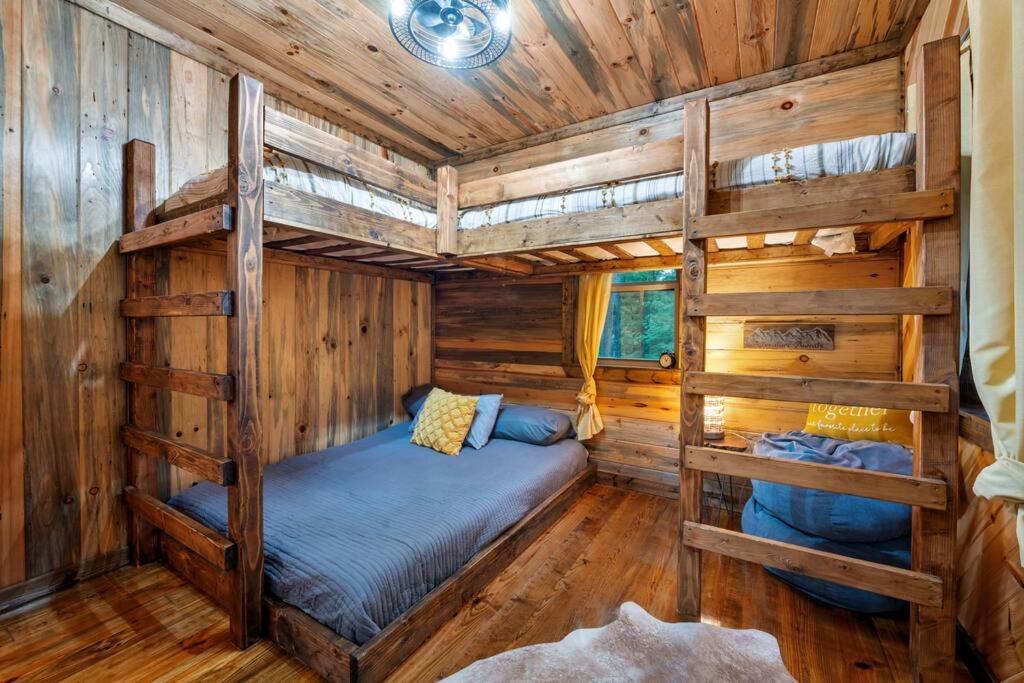 King Suite! Hot Tub, Arcade Games, L2 Ev, Fire Pit, Kids Playset, Ping Pong, Dog Friendly Hébergement de vacances Broken Bow