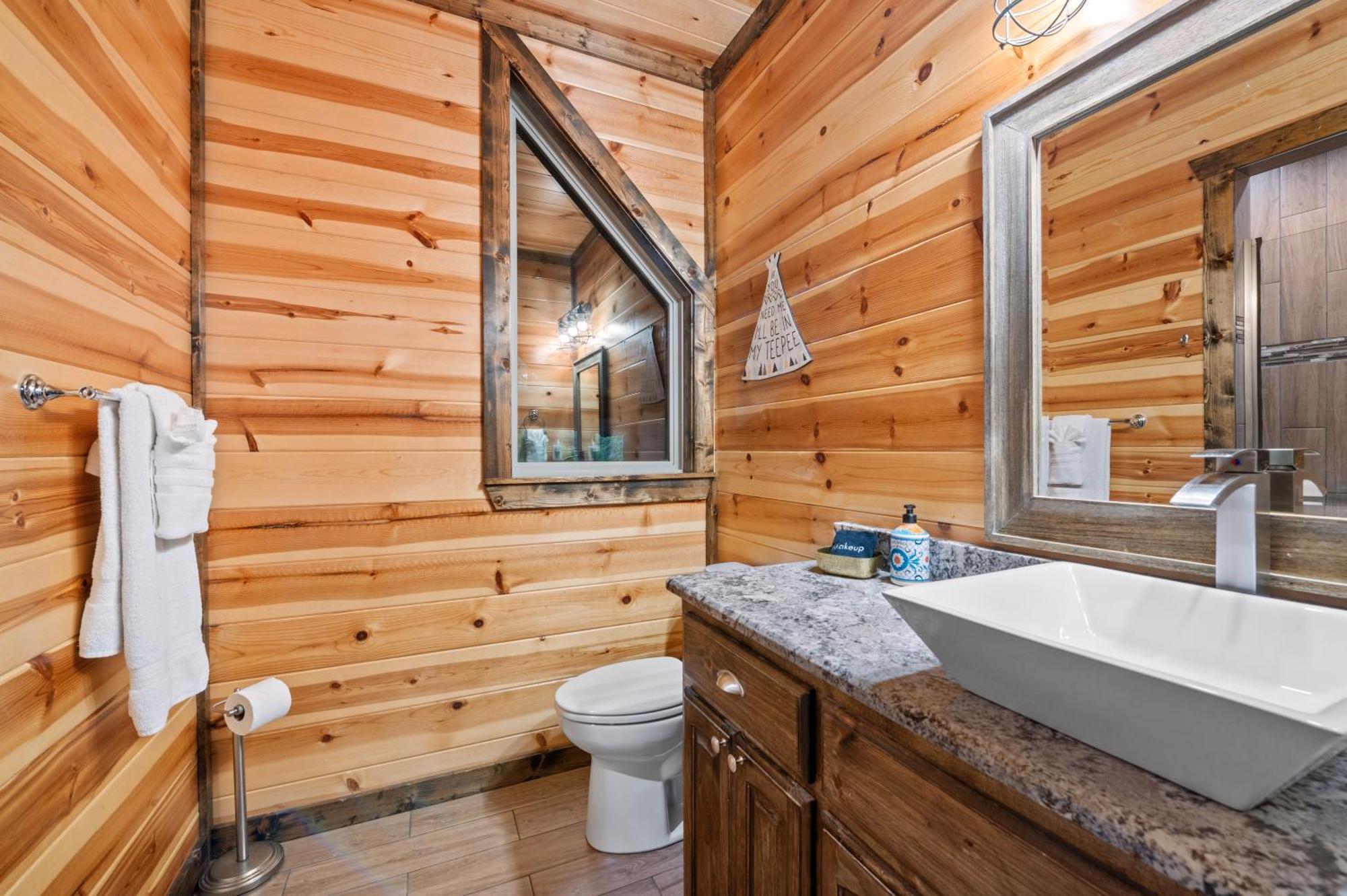 King Suite! Hot Tub, Arcade Games, L2 Ev, Fire Pit, Kids Playset, Ping Pong, Dog Friendly Hébergement de vacances *