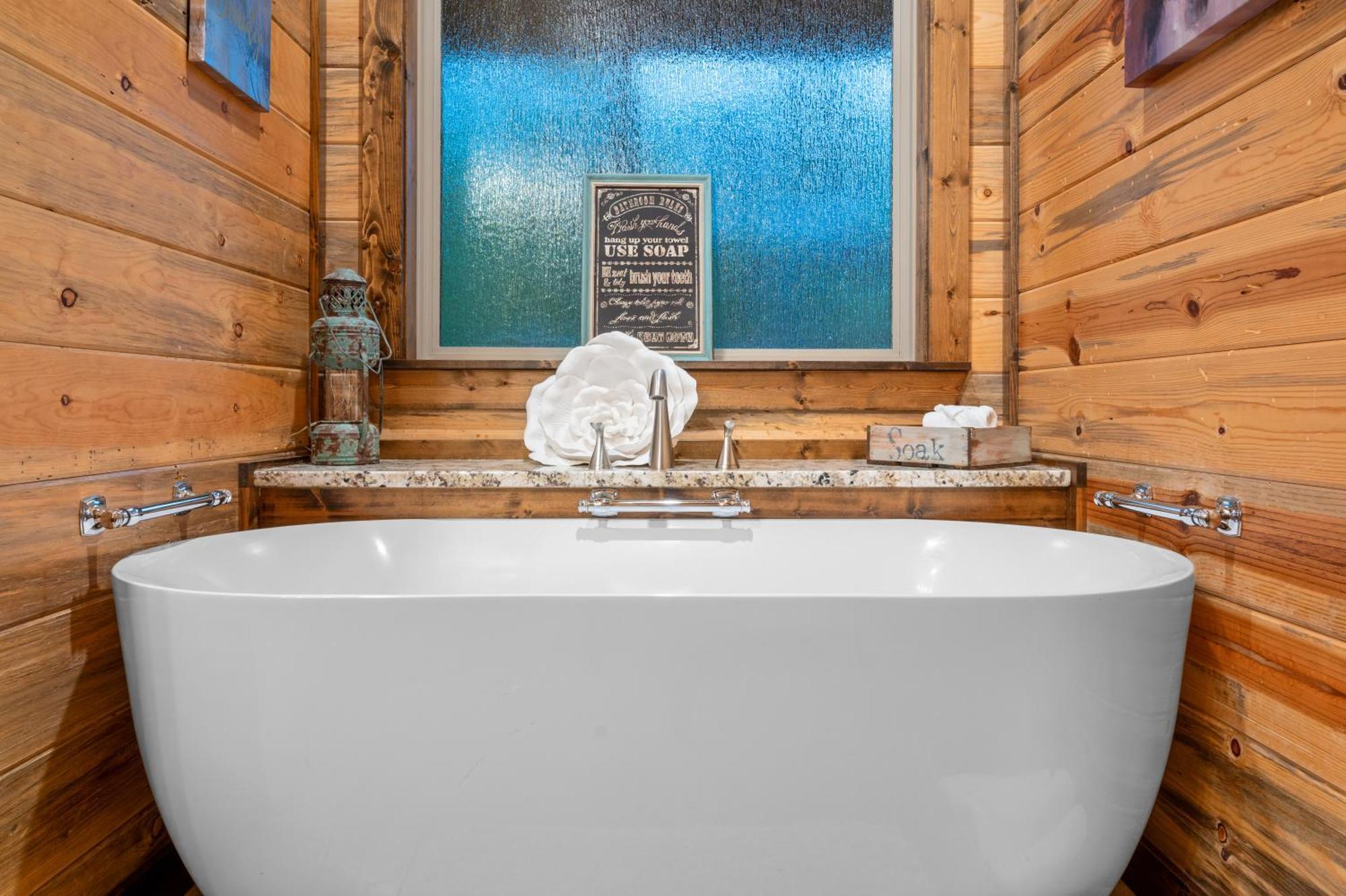 King Suite! Hot Tub, Arcade Games, L2 Ev, Fire Pit, Kids Playset, Ping Pong, Dog Friendly Hébergement de vacances