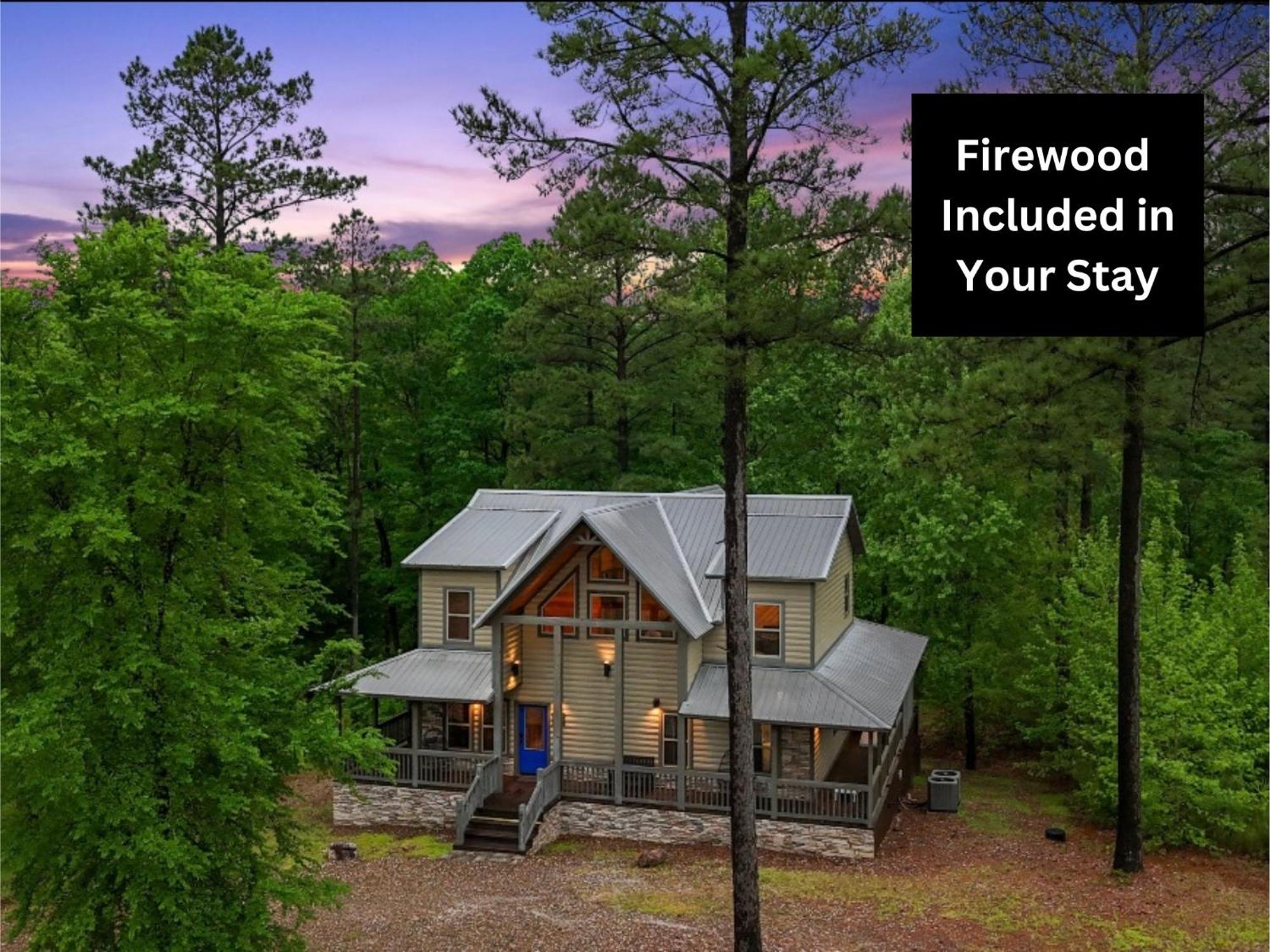 King Suite! Hot Tub, Arcade Games, L2 Ev, Fire Pit, Kids Playset, Ping Pong, Dog Friendly *